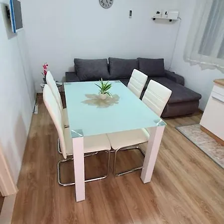 Apartman *